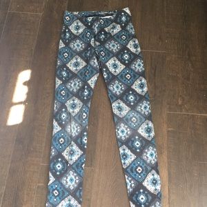abercrombie kids blue and white leggings